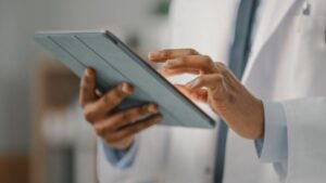 Ιατρική διαφήμιση, η εμπορευματοποίηση ενός αγαθού